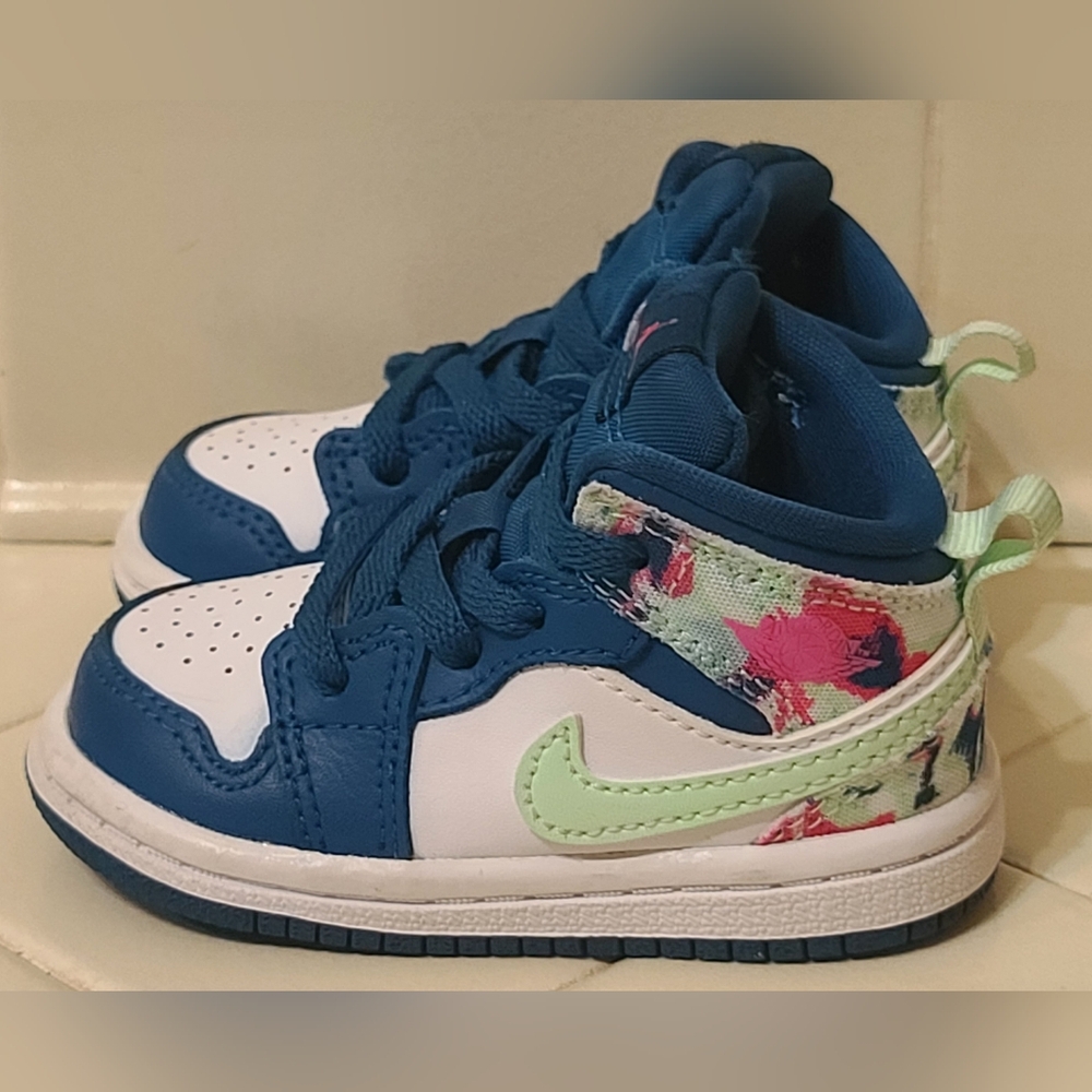 Air Jordan 1 Mid Toddler Size 4c
